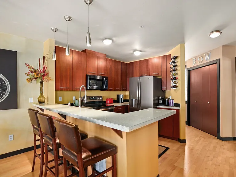 655 Crockett St #B201 — Photo 4