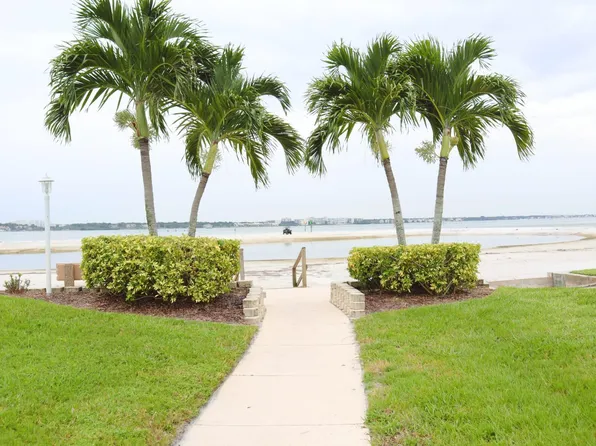 851 Bayway Blvd, Clearwater Beach, FL