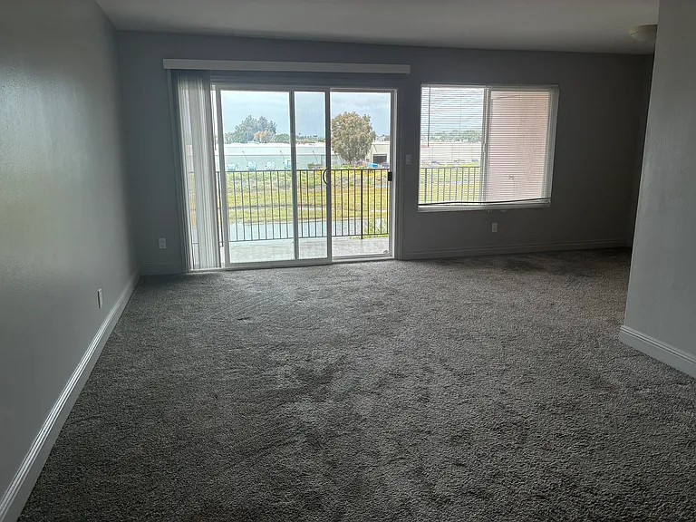 695 Sea Vale St #405 — Photo 2