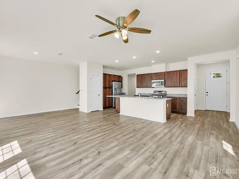 228 Park Ln — Photo 6