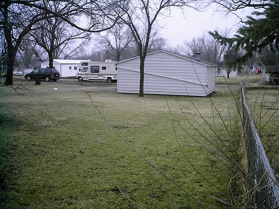 4th image of 104 E Main