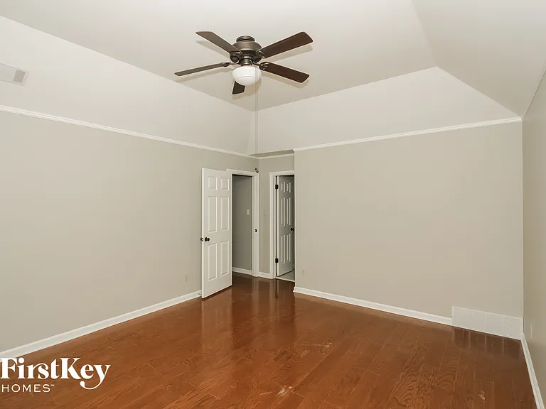 980 Yorktown Rd — Photo 8