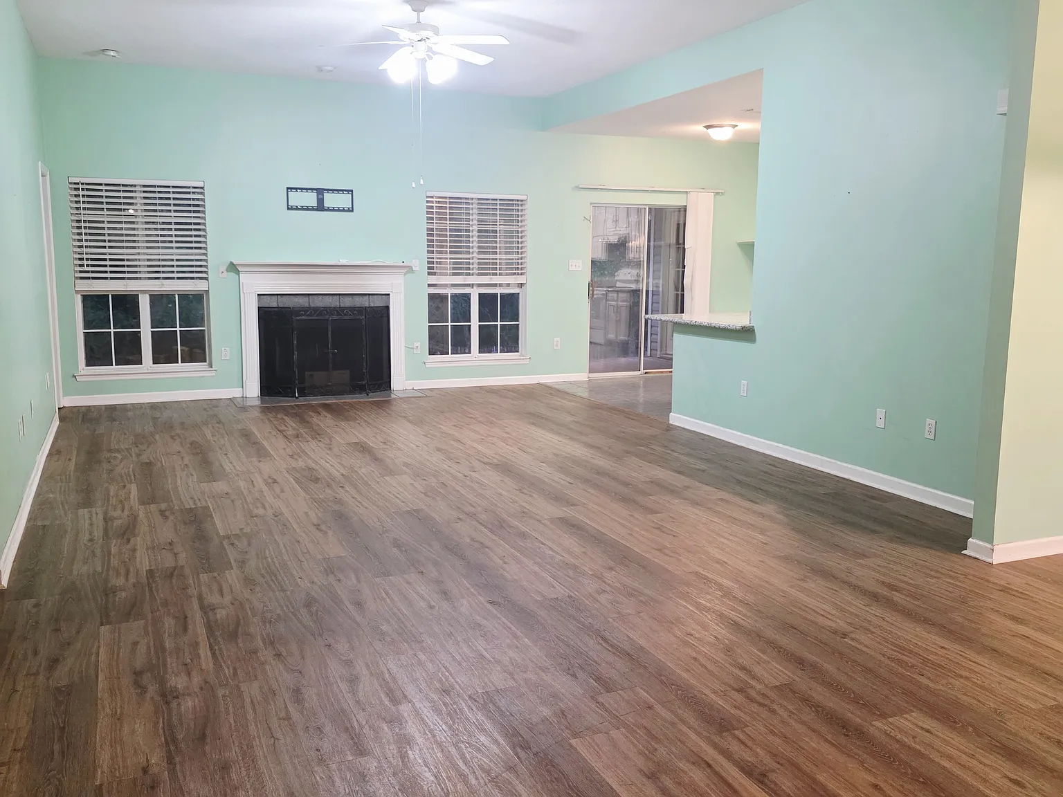 4 bed, 2110 sqft, $2,400 — Photo 2