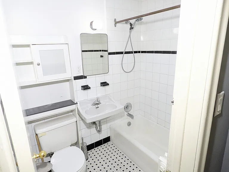 1476 Eglinton Ave W #2 — Photo 6
