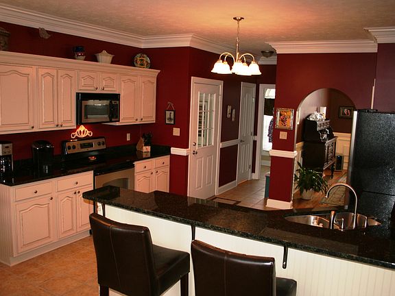 3rd image of 395 Oakleigh Dr