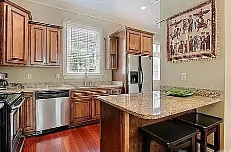 319 Berrien St — Photo 3