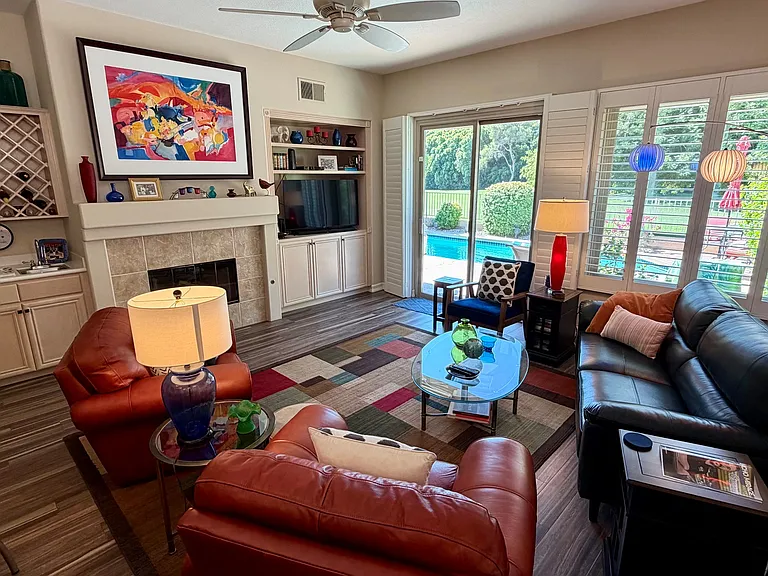 209 Kavenish Dr — Photo 2