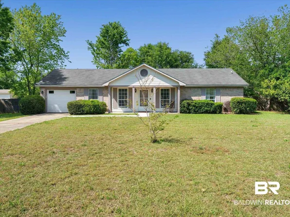 10221 Woodmere Dr, Fairhope, AL 36532