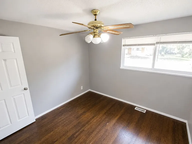 10220 Doane Dr — Photo 12