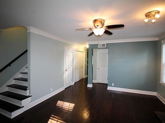 3rd image of 1250 Carriage Park Dr