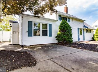 72 Northpark Dr, Levittown, PA
