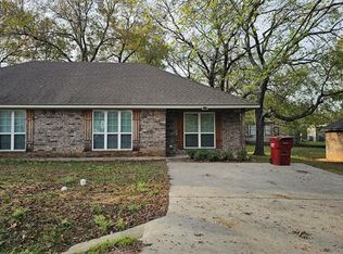 700 Seven Oaks Rd #704, Bonham, TX 75418