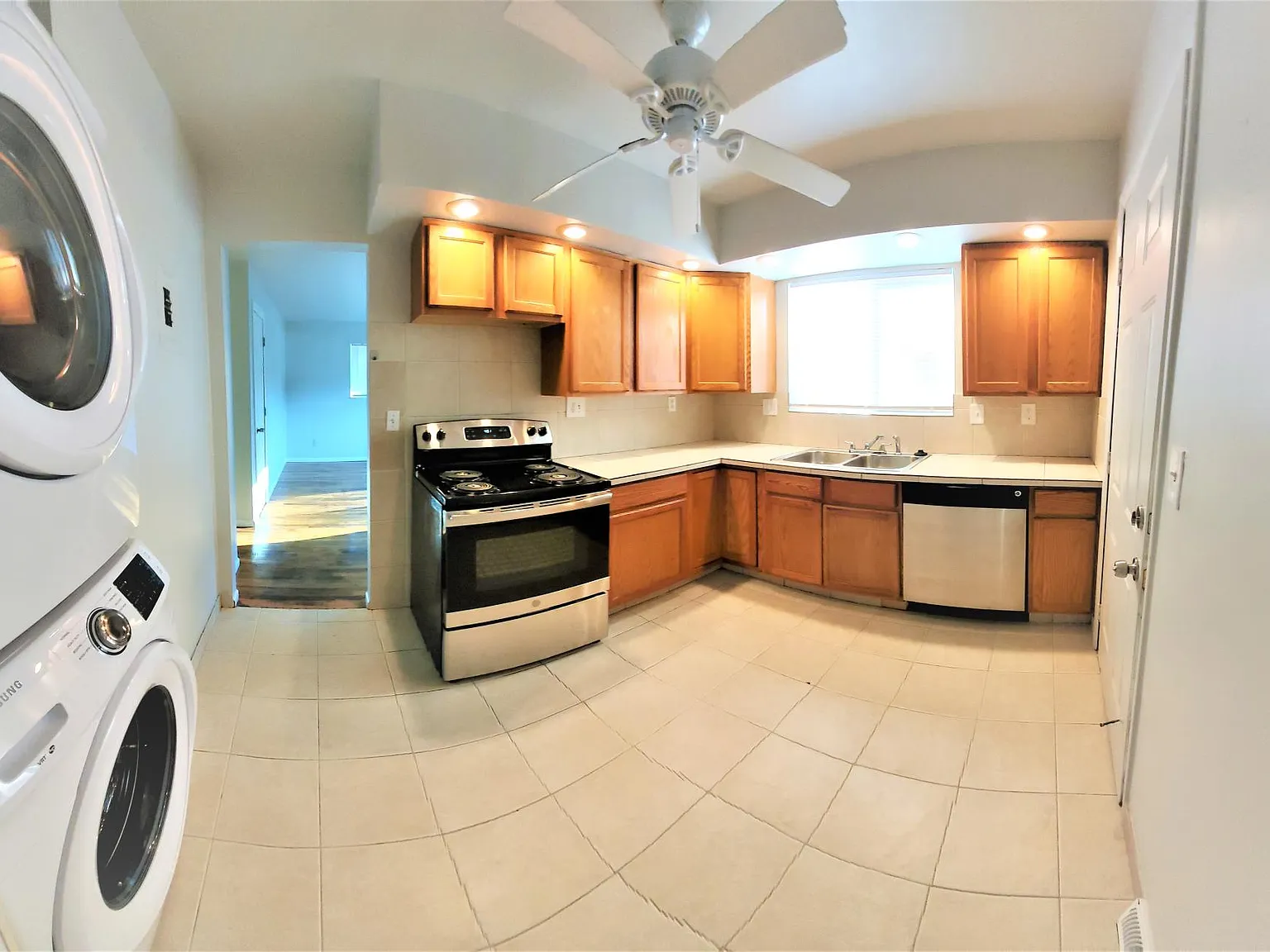 2 bed, 822 sqft, $1,990 — Photo 2