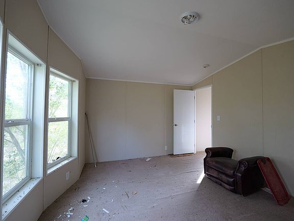 4th image of 1109 S Interstate Ave