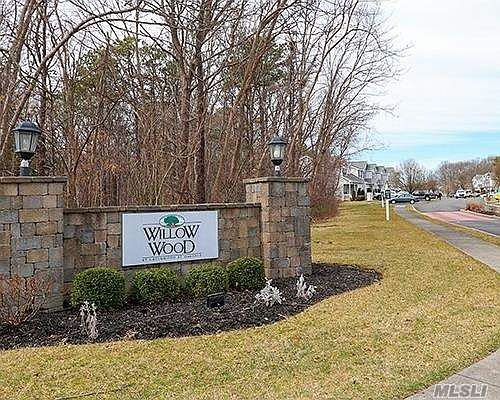 3rd image of 169 Willow Wood Dr