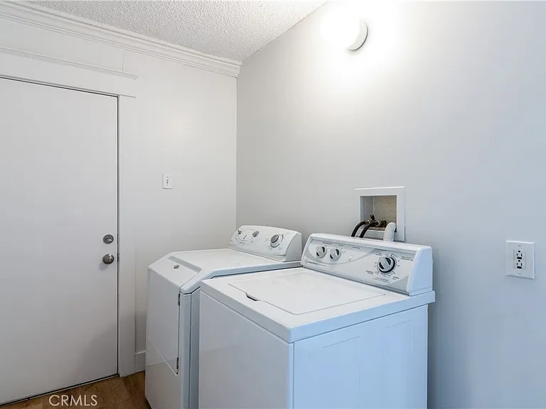 1125 N Heliotrope Dr — Photo 15
