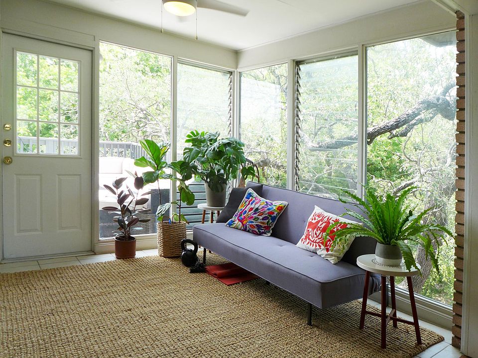 1st image of 312 W Mistletoe Ave