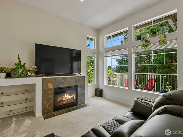 21250 40th Way S #B, SeaTac, WA 98198