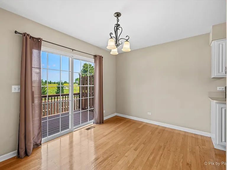 1058 E Danbury Dr — Photo 11