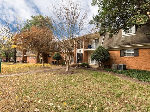 3rd image of 2200 Chateau Dr APT F