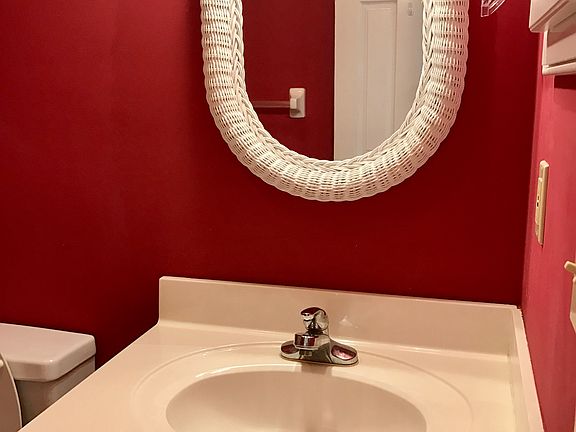 5th image of 101 Camellia Dr