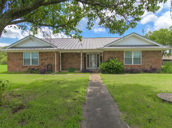 301 E 6th St, Krum, TX 76249