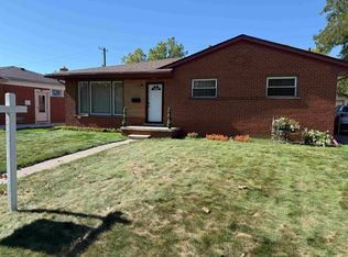 1742 Lakeview St, Trenton, MI 48183