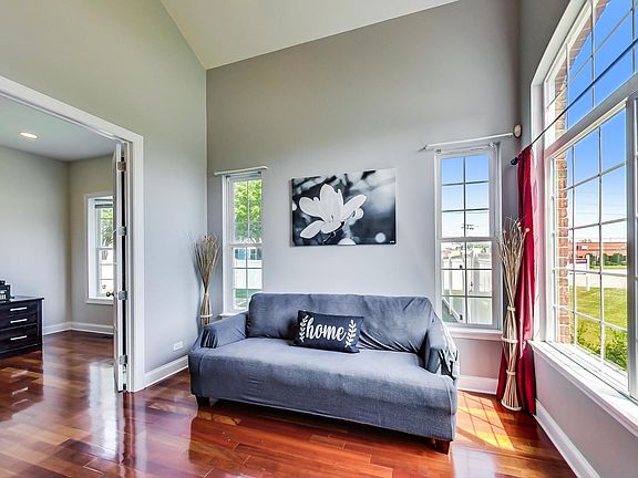3rd image of 1001 Willowbrook Dr
