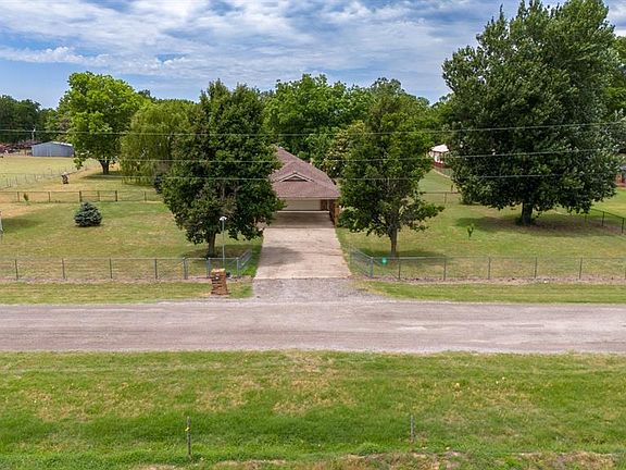 3rd image of 107 Hilltop Dr