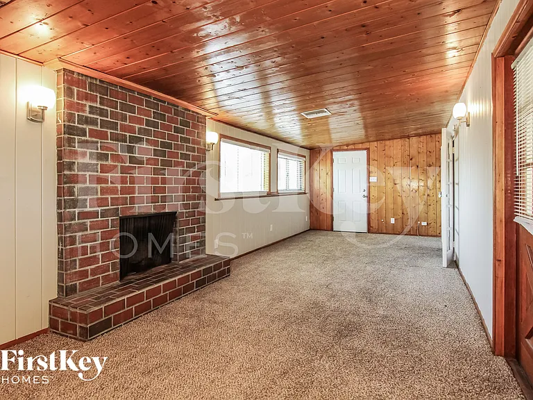 2311 W Maryland Ave — Photo 7