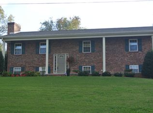 913 Brown School Rd, Maryville, TN 37804