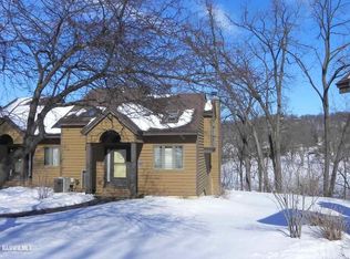 9 Creekwood Ln, Galena, IL 61036