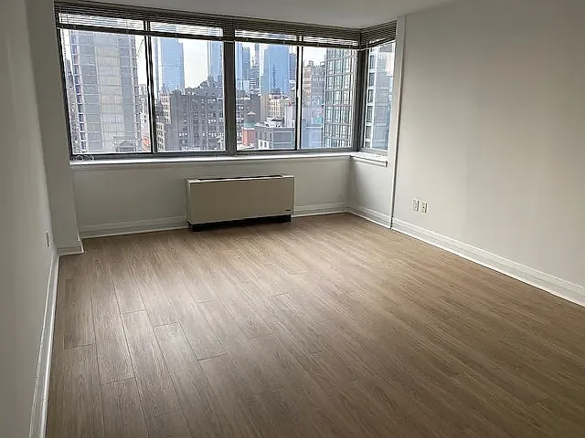 800 6th Avenue — Photo 1