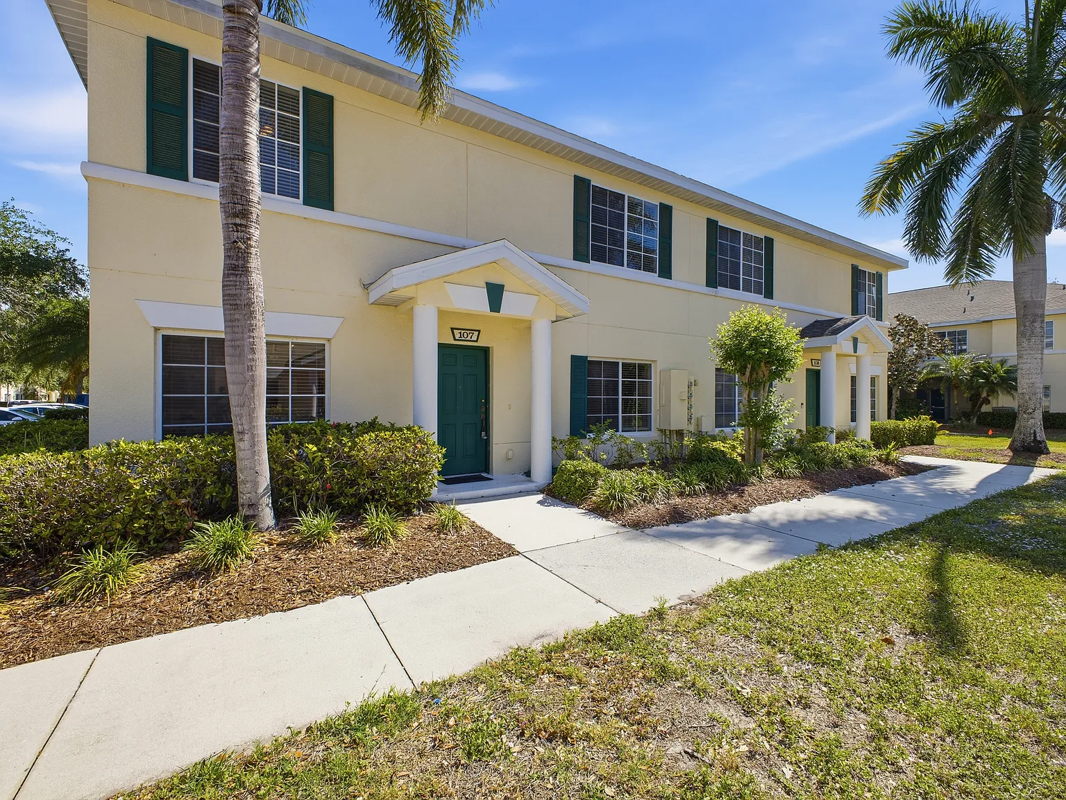 3 bed, 1200 sqft, $2,000 — Photo 2