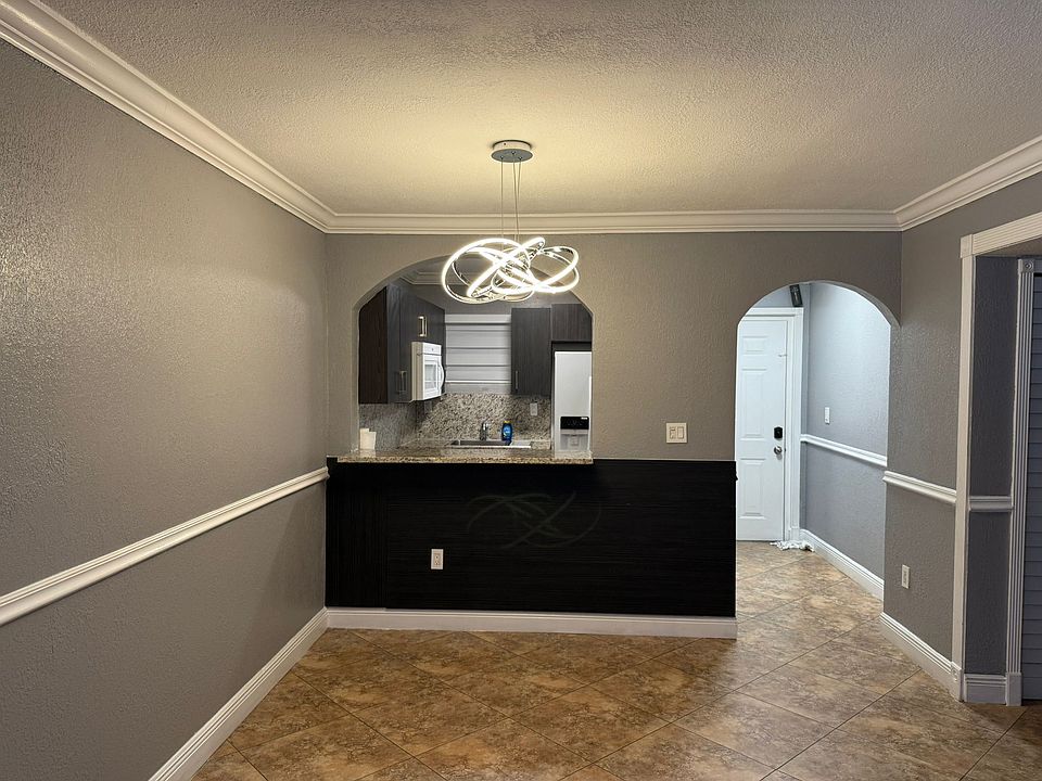 1st image of 600 NW 32nd Pl APT 403
