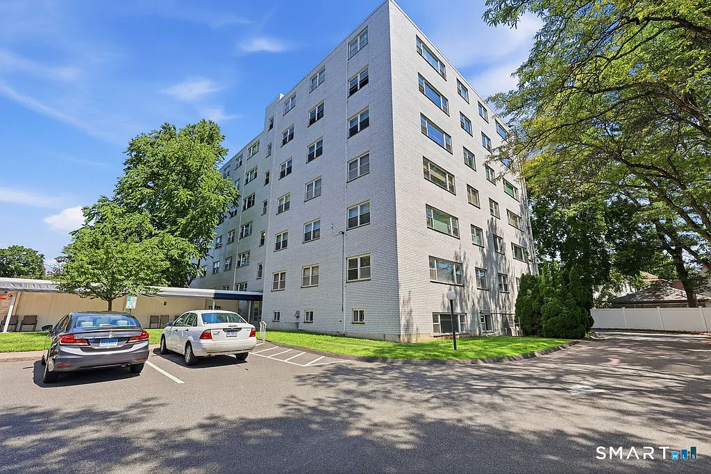 1 bed, 1.0 bath, 910 sqft, $2,100 — Photo 2