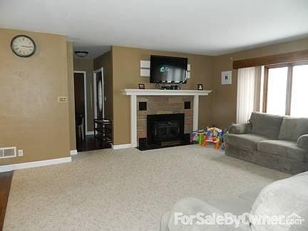2nd image of 625 Oak St