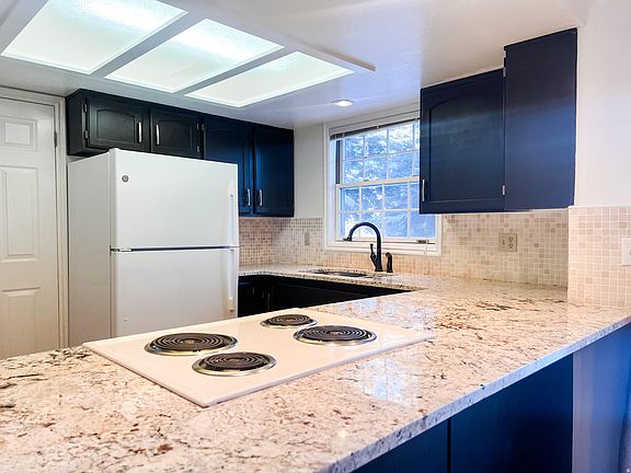 3rd image of 939 Schneitter Cir APT 3