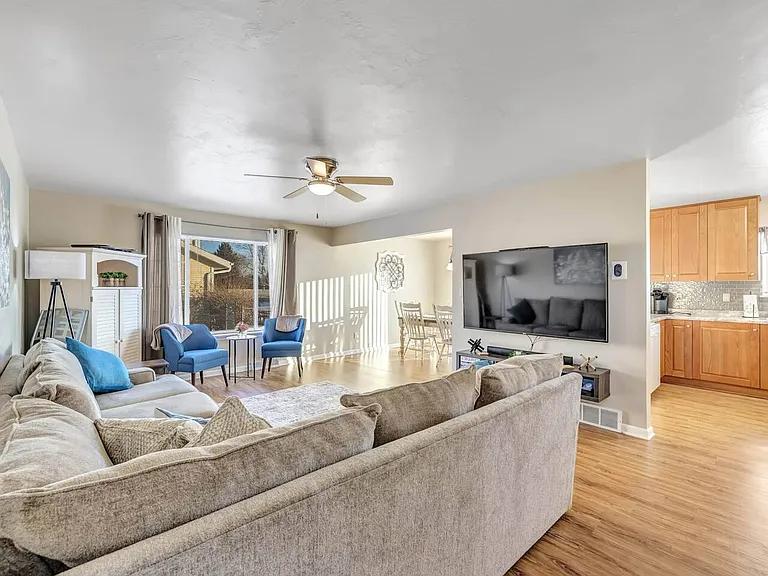 341 Desplaine Rd — Photo 4