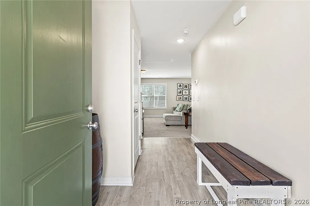 3 bed, 2.5 bath, 1912 sqft, $2,000 — Photo 2