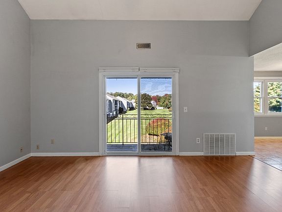 4th image of 74 Tennis Plaza Rd Unit 40