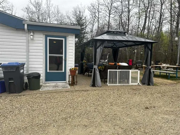 5111 S 47th Ave, Sylvan Lake, AB T4S 1G9
