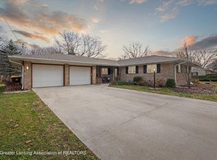 415 Meadowview Dr, Saint Johns, MI 48879