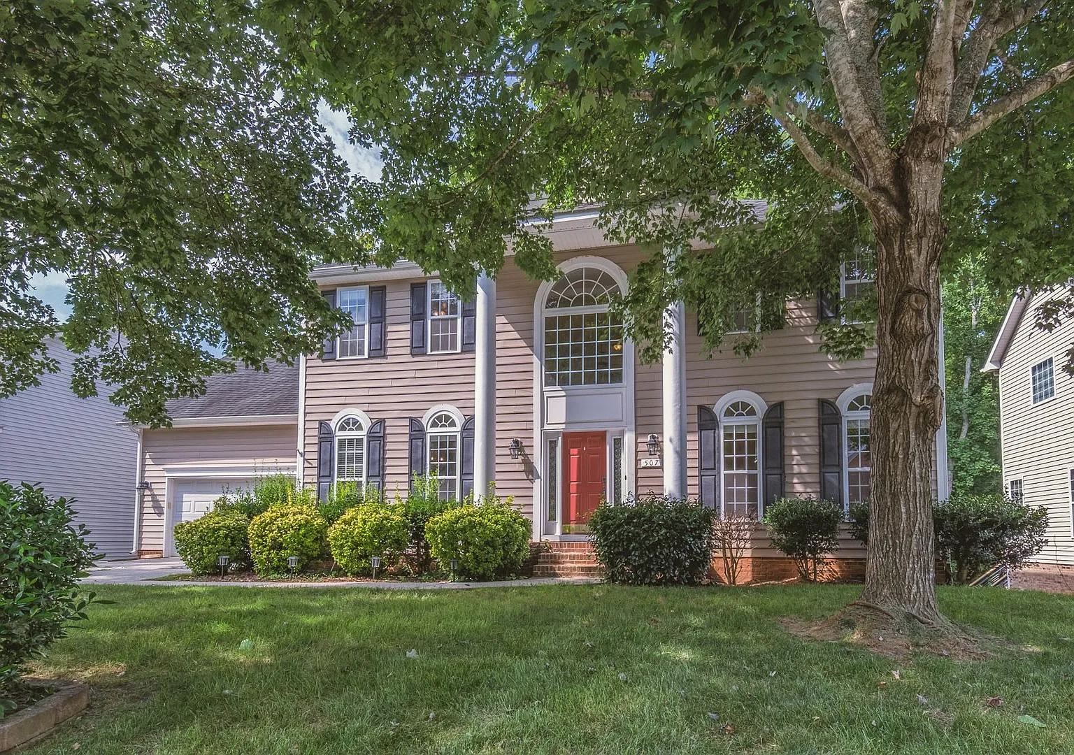 Spacious 4BR/4BA Home with Bonus Room & Flexible 5th Bedroom Option — Photo 2