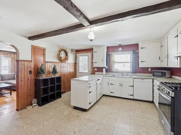 27 Jerome St, Southbridge, MA 01550