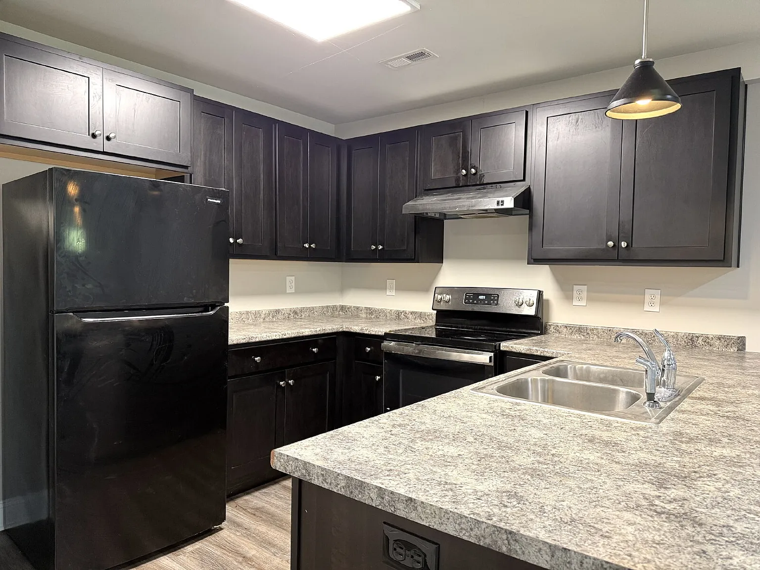 2 bed, 2.0 bath, 888 sqft, $1,295 — Photo 3