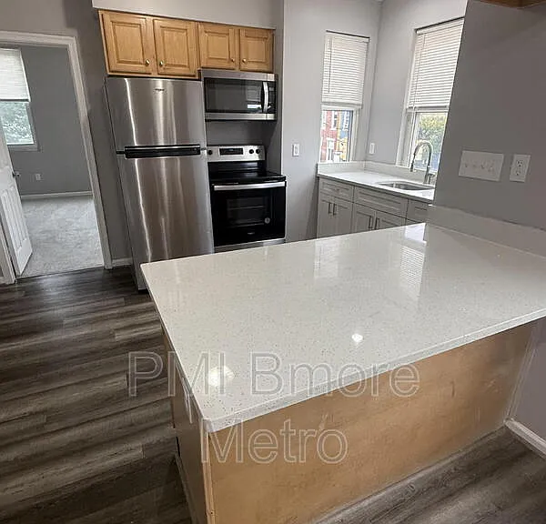 2643 E Madison St #B — Photo 4
