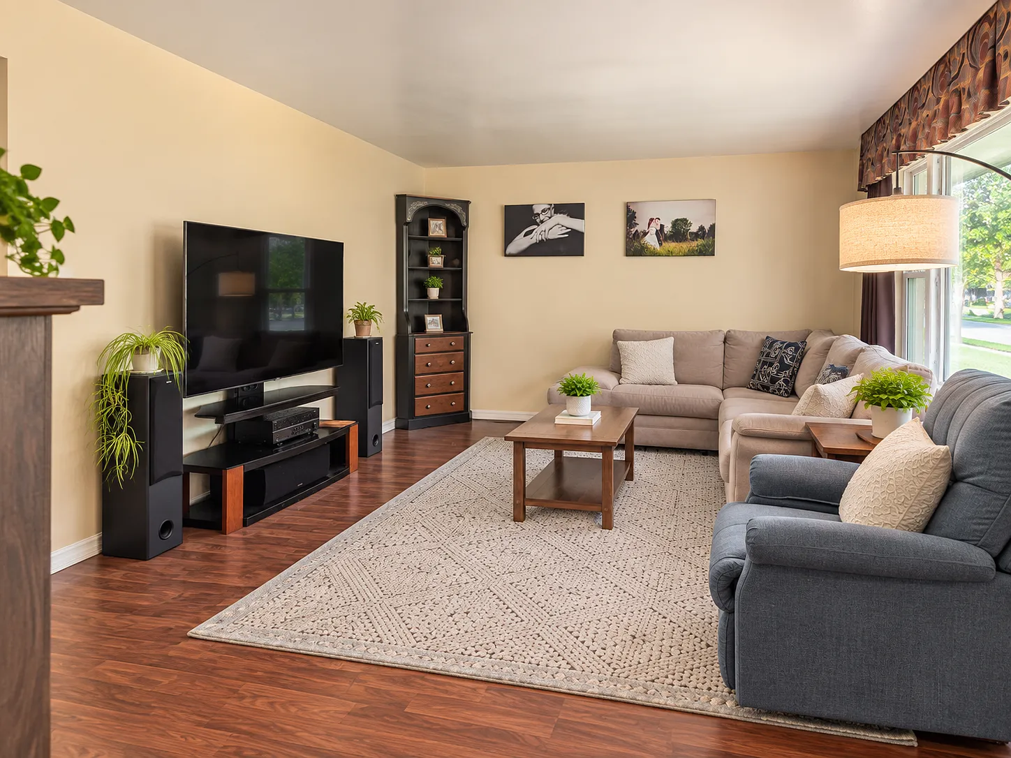 3 bed, 1156 sqft, $2,200 — Photo 2