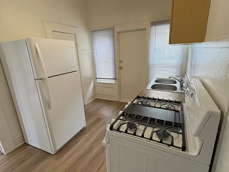 38 N Laurel St #1 — Photo 6