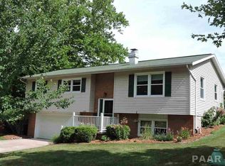 1818 Riverview Dr, Macomb, IL 61455